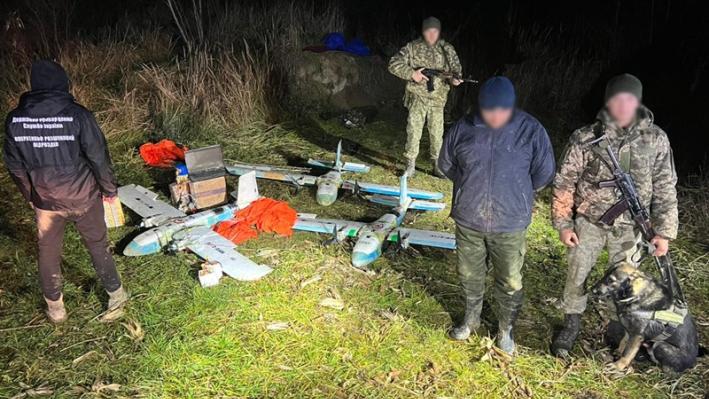 Csempészcigarettát szállító drónokat találtak Verbőc határában
