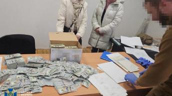 Közel 1 millió dollárt foglaltak le a csernihivi katonai egészségügyi bizottság volt vezetőjétől. Fotó: SZBU