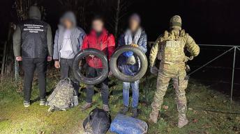 Őrizetben: 7 férfi akart a Tiszán keresztül Romániába jutni. Fotó: DPSZU