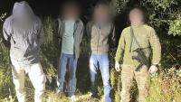 A kárpátaljai határőrök feltartóztattak 3 katonaköteles férfit, akik Újlaknál próbálkoztak a zöldhatáron átjutni Magyarország területére. Fotó: Ukrán Állami Határszolgálat